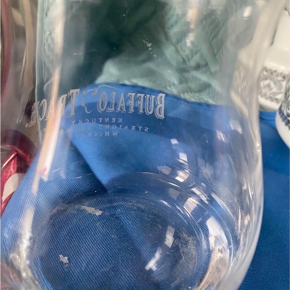 Buffalo Trace Kentucky Straight Whiskey glass in excellent condition - Picture 4 of 4